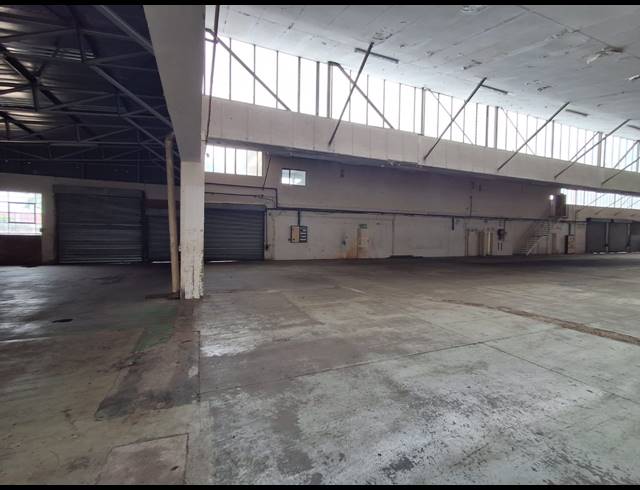 1,563M² WAREHOUSE TO LET IN BENROSE
